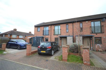 2 bedroom terraced house to rent - Photo 2
