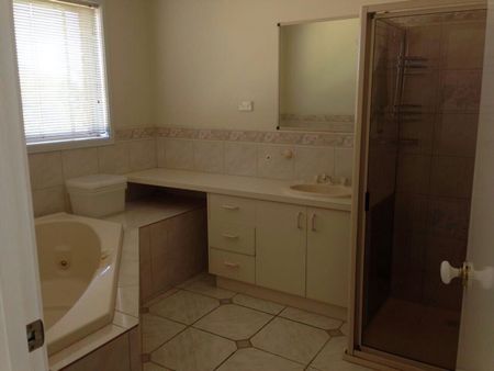 Flora Hill - Photo 3