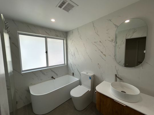 Coastal 4 Bed - 2 Bath, Outdoor Entertaining, Ducted Air - Photo 1