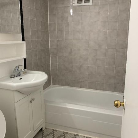 3 1/2 CHAUFFE EAU CHAUDE PRES DU METRO A AHUNTSIC - Photo 4