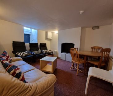 6 Bed Student Accommodation - Photo 6