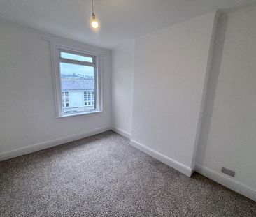 3 bedroom end of terrace house to rent - Photo 3