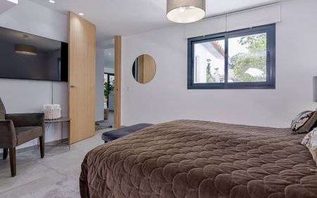 4 bedroom luxury Villa for rent in Nueva Andalucia, Andalusia - Photo 3