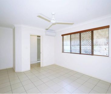 Large Townhouse in Gated Complex - Double Garage - Pool - Tennis Court - Photo 3