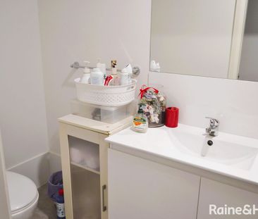 Ultra-modern 2-bedroom home - Photo 5