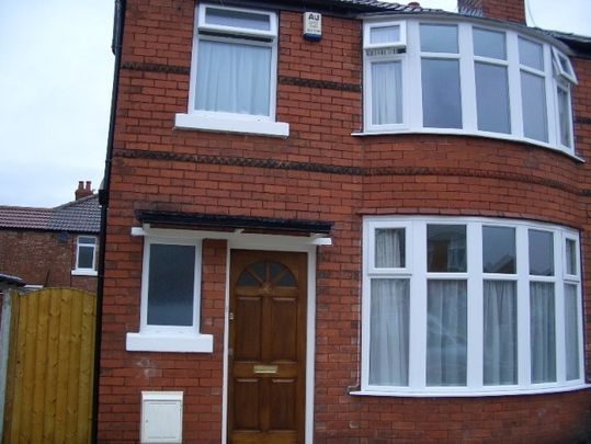 4 Bed Semi-Detached House, Finchley Road, M14 - Photo 1