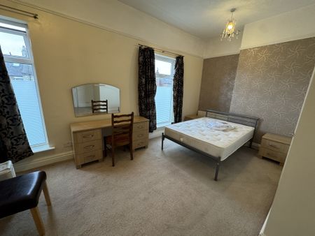 East Parade, Heworth - P10537 - Photo 5