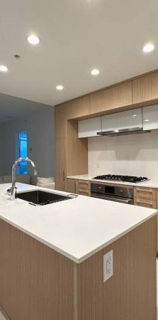 Richmond Lansdowne 2 Bedroom + 1 Den Condo with A/C for rent - Photo 1