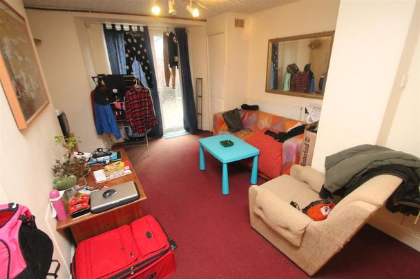 3 bedroom ground floor flat to rent - Photo 1