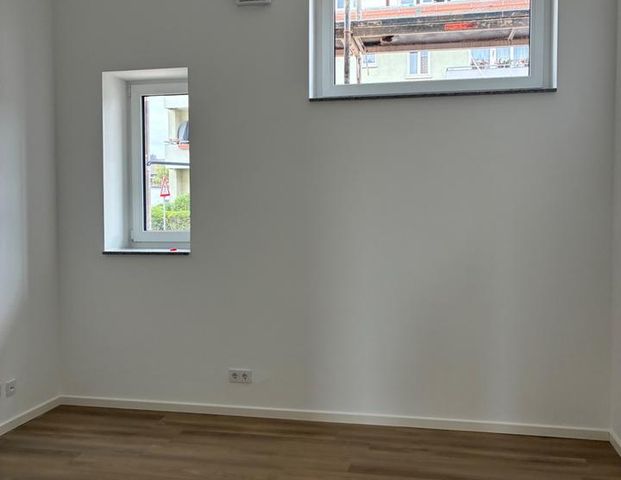 Große 4-Zimmer Wohnung mit Terrasse und kleinem Garten - Foto 1