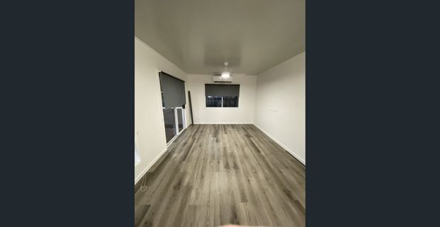 Granny flat with Massive yard! - Photo 1