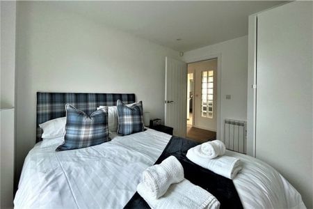 Cwrt Myrddin, Llanelli, SA15 - Photo 2