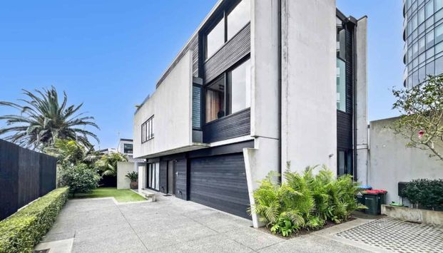 Spacious & Sunny Herne Bay Home - Photo 1