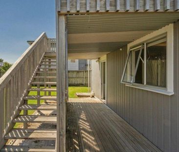 Short walk to School - Photo 1