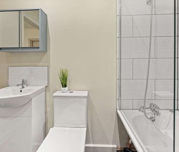 Not Your Average House Share Studio 1 - Photo 3