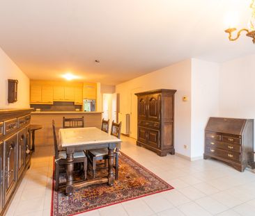 Ruim 2-slaapkamerappartement met terras en garagebox! - Photo 2