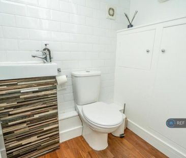 5 bedroom detached house to rent - Photo 3