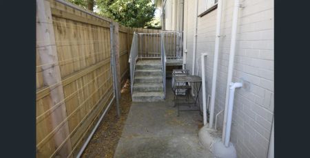 “Tidy one bedroom!” - Photo 2