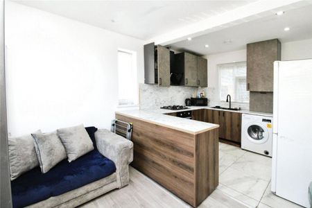 3 bedroom end of terrace house to rent - Photo 2