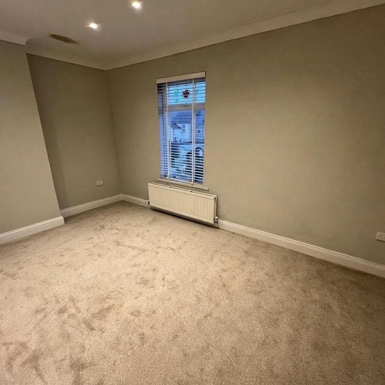 3 bedroom end of terrace house to rent - Photo 1