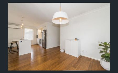 6 Munro Place, Jordan Springs - Photo 2