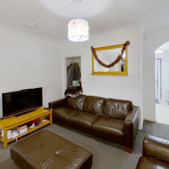 5 bedroom semi-detached house to rent - Photo 1