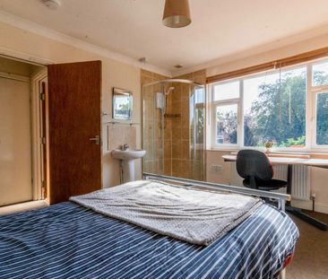 18 Abbotsford Road - Photo 2