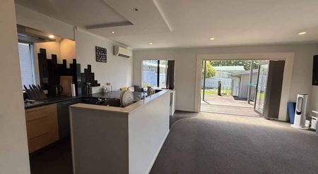 Neat as a Pin! - Photo 3