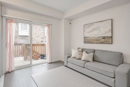 For Lease - 3966 Koenig Road, Burlington, Ontario - Photo 4