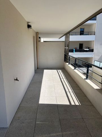 Location Appartement 3 pièces 64m² MARSEILLE 11ème - Photo 3