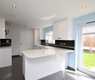 4 bedroom House To Let - Photo 4