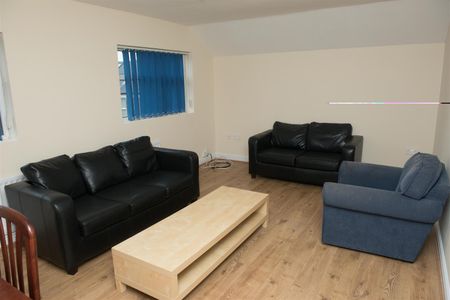 4 bed apartment to rent in Osborne Road, Jesmond, NE2 - Photo 3