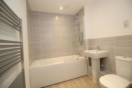 1 bedroom in a house share to rent - Photo 5