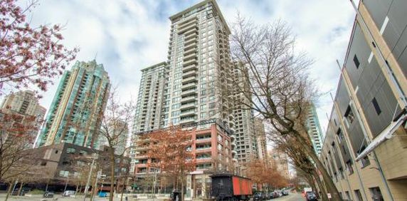 1 bedroom & den in the heart of yaletown - Photo 2