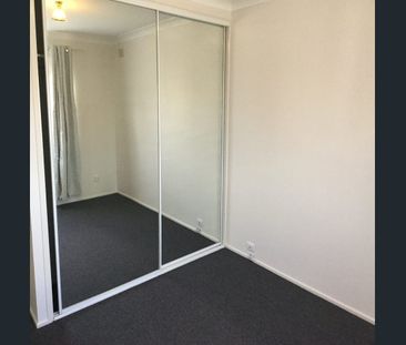 4 Dorothy Ave - 3 Bedroom Home - Photo 2