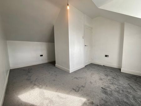 2 bedroom Mid Terraced House to let - Photo 4