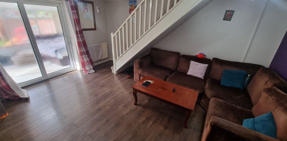 Beech Close - Photo 2