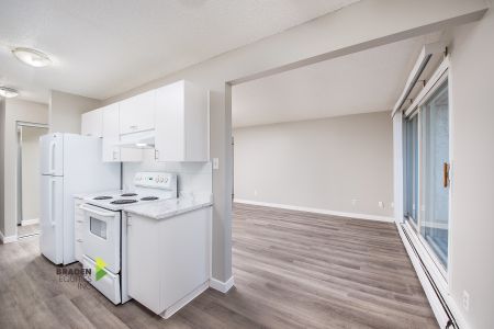 Kelsey Manor - Photo 3