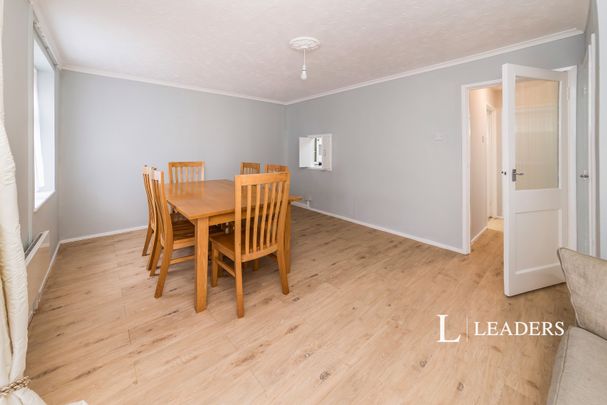 3 bedroom maisonette to rent Orchard Way, East Grinstead, RH19 - Photo 1