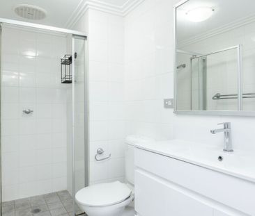 Chic executive living, convenient lifestyle setting - Photo 1