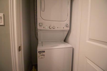 **ALL INCLUSIVE** STUDENTS/YOUNG PROFESSIONAL ROOM FOR RENT IN A STUNNING HOUSE!! - Photo 5