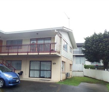 CENTRALLY LOCATED LIGHT AND BRIGHT - Photo 4