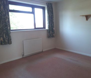 4 bedroom link detached house to rent - Photo 3