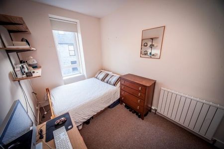 3 bedroom flat to rent - Photo 2