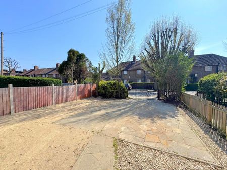 3 bedroom semi-detached house to rent - Photo 3