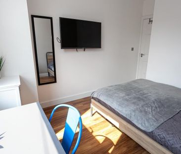 6 bedroom terraced house to rent - Photo 4