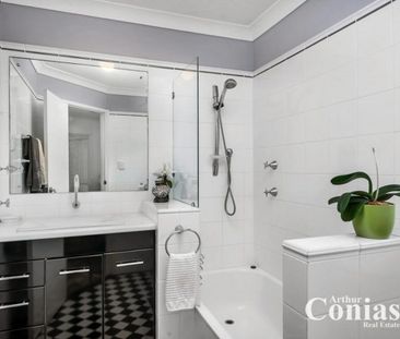 6/42 Greer Street, BARDON - Photo 5