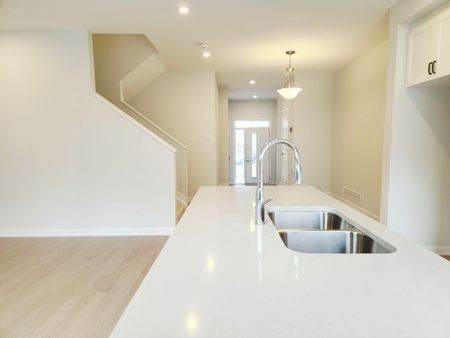 For Lease - 723 Fairline Row, Kanata, Ontario - Photo 4