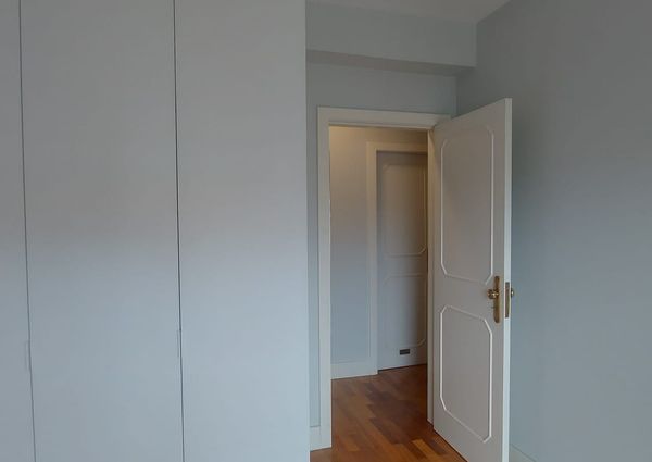 Apartamento T4 para Arrendamento com Garagem em zona prestigiada no Porto