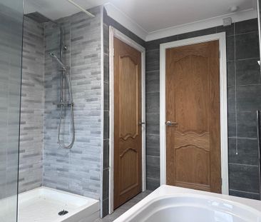 4 bedroom semi-detached house to rent - Photo 6